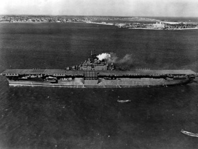 USS Essex (CV-9) in Hampton Roads on 1 February 1943 (NNAM.1996.488.242.074)
