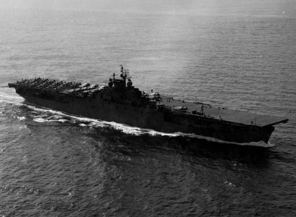 USS Essex (CV-9) underway in the Atlantic Ocean, 10 May 1943 (80-G-68099)