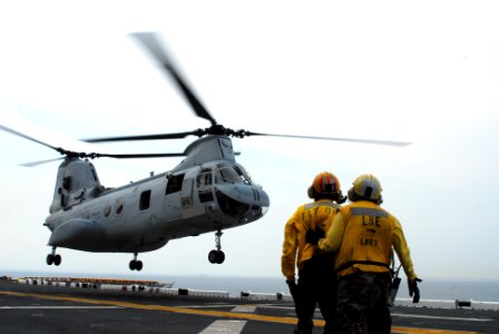 US Navy 070328-N-1831S-025 A CH-46E Sea Knight from Marine Medium Helicopter Squadron (HMM) 261 takes off from amphibious assault ship USS Kearsarge (LHD 3) photo