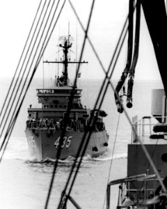 USS Endurance (MSO-435) approaches the USS Mispillion (AO-105) for refueling in the Pacific Ocean, 5 January 1971 (USN 1147566)
