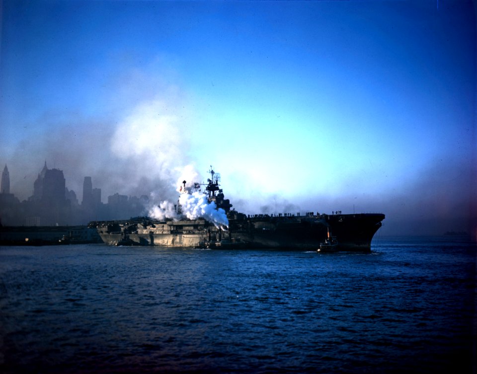 USS Enterprise (CV-6) arriving in New York City (USA) on 17 October 1945 (80-G-K-6557)
