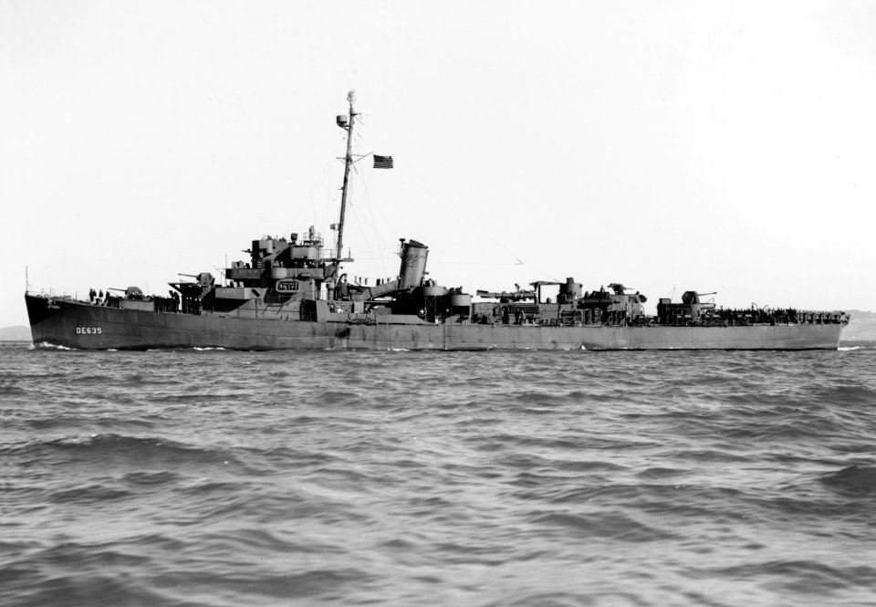 USS England (DE-635) underway off San Francisco on 9 February 1944 (19-N-60938)