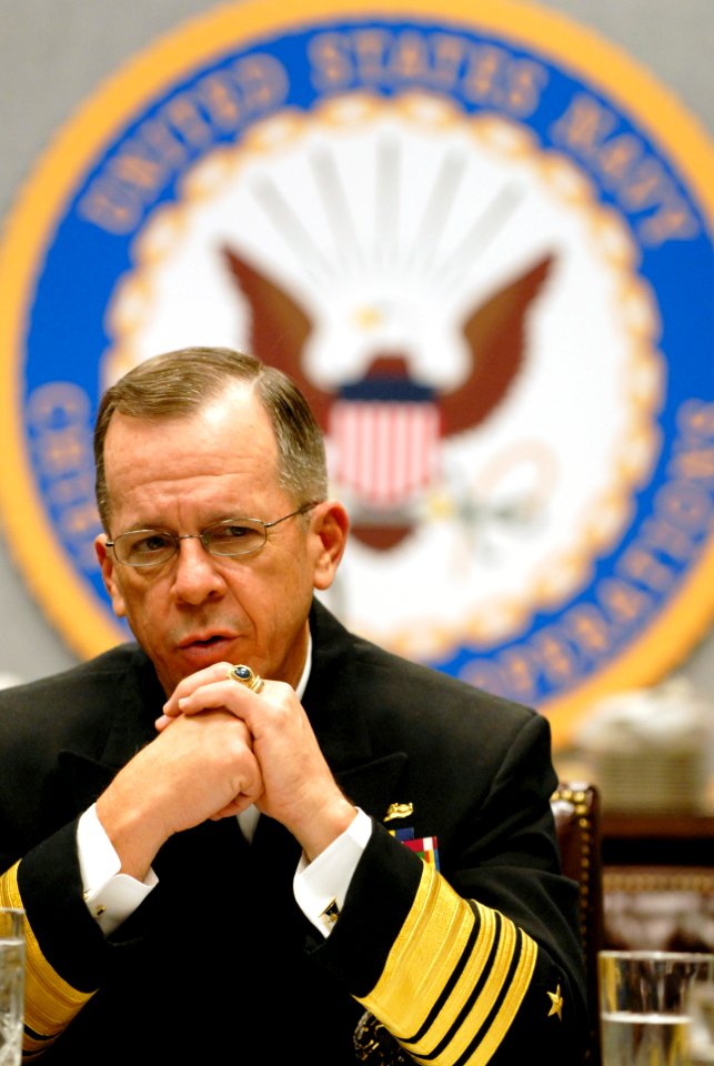 US Navy 070404-N-0696M-105 Chief of Naval Operations (CNO) Adm. MIke Mullen speaks with the Chinese People's Liberation Army Navy delegation