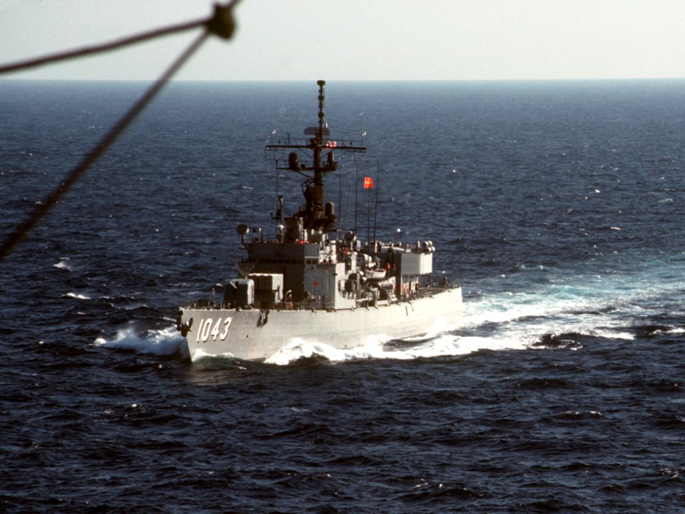 USS Edward McDonnell (FF-1043) underway in the Atlantic Ocean 22 April 1988 (6433734)