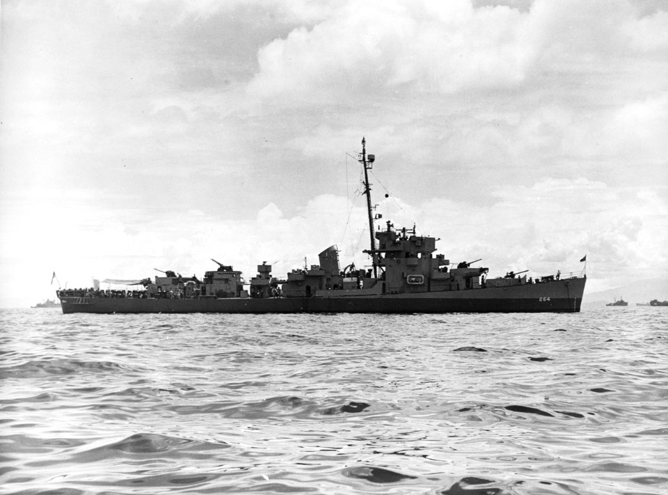 USS Elden (DE-264) at anchor, circa in 1945 (NH 107609)