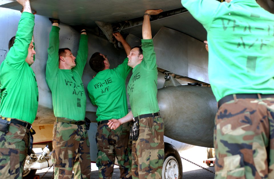 US Navy 070406-N-0555B-107 Aviation Structural Mechanics assigned to the