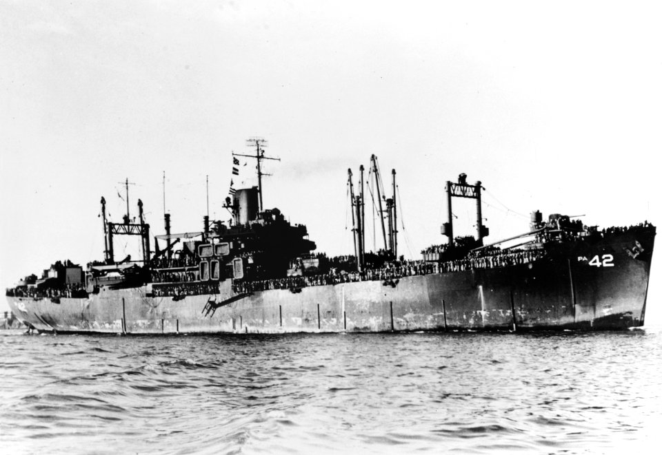 USS Elmore (APA-42) underway in San Francisco Bay, California (USA), circa in January 1946 (NH 78158)