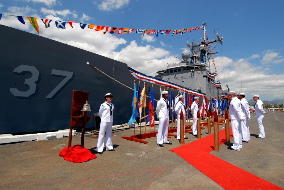 US Navy 070405-N-4965F-002 Sailors assigned to Oliver Hazard Perry-class guided-missile frigate USS Crommelin (FFG 37) and Arleigh Burke-class guided-missile destroyer USS Hopper (DDG 70) are posted as side boys in front of the