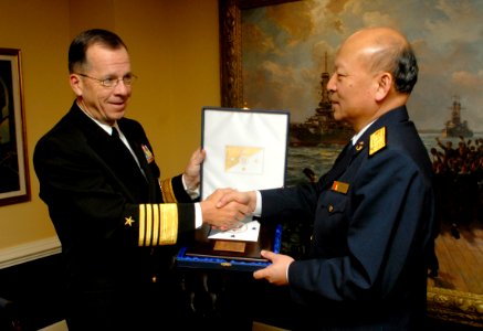 US Navy 070404-N-0696M-043 Chief of Naval Operations (CNO) Adm. Mike Mullen presents Chinese People's Liberation Army Navy Commander-in-Chief Adm. Wu Shengli with a commemorative plaque