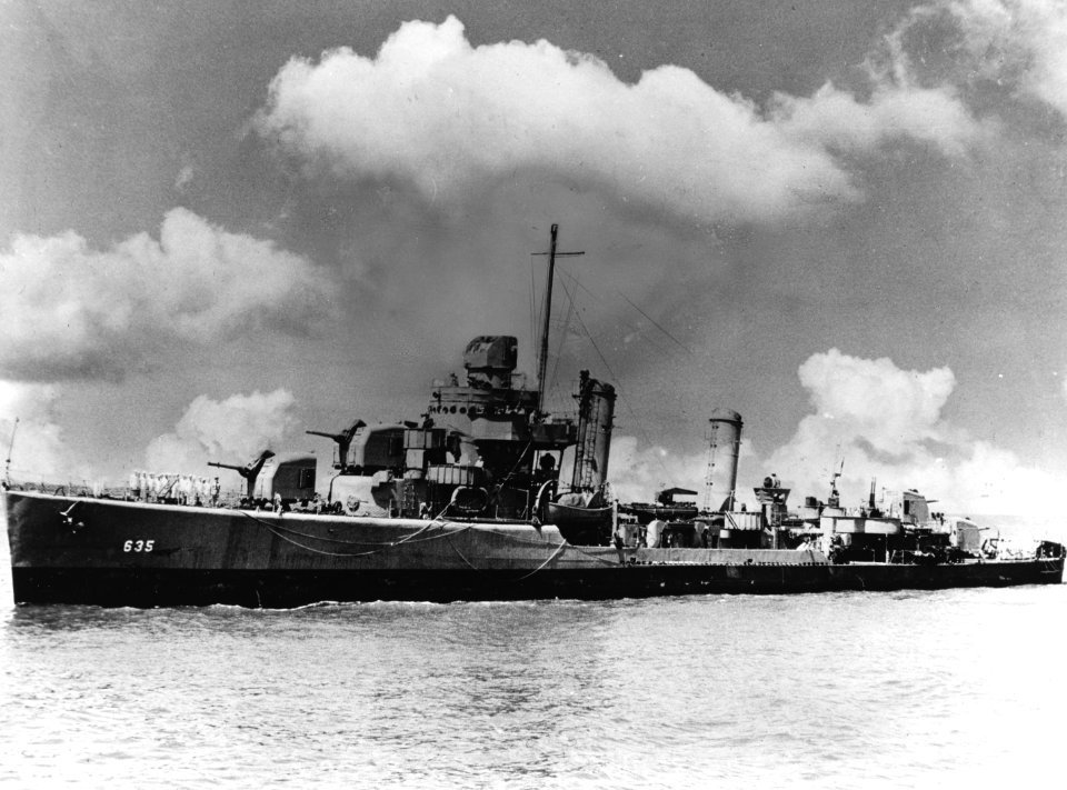 USS Earle (DD-635) underway on 10 June 1943
