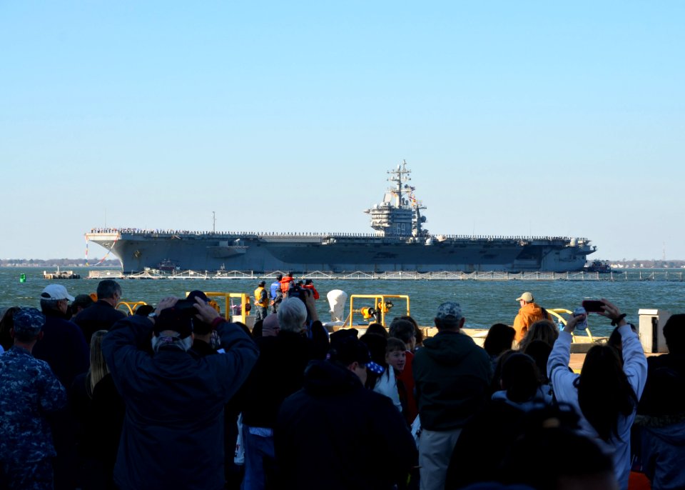 USS Dwight D. Eisenhower returns to homeport. (8291332376)
