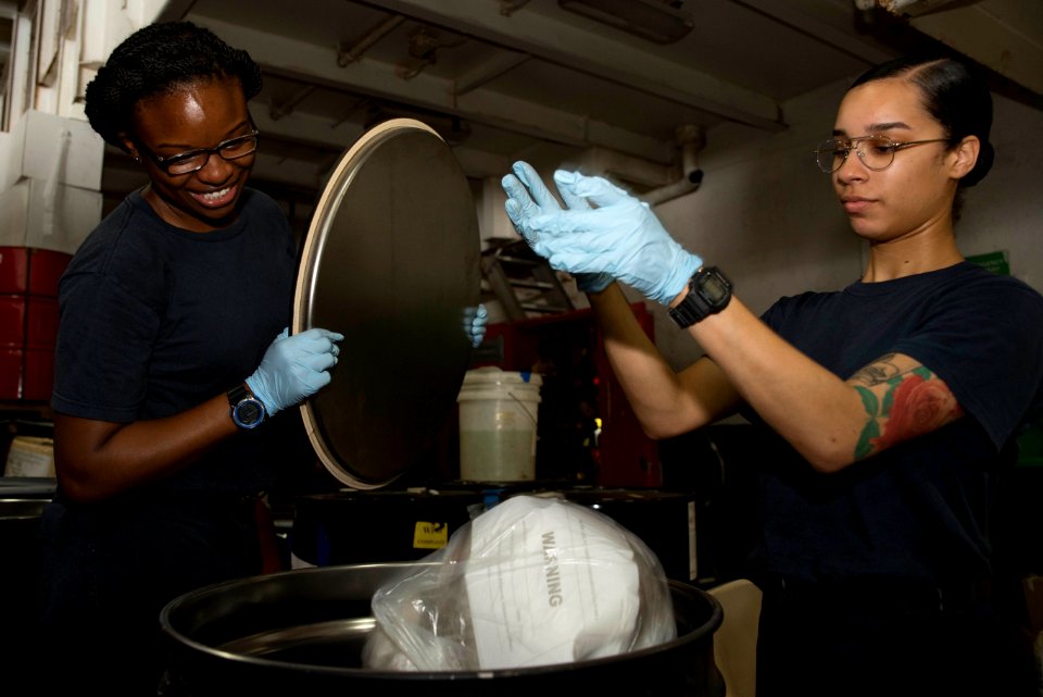USS Dwight D. Eisenhower Deployment 161003-N-IE397-091