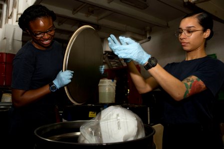 USS Dwight D. Eisenhower Deployment 161003-N-IE397-091