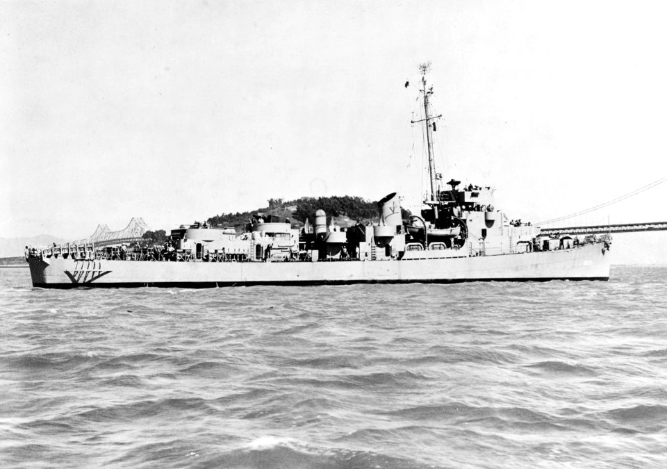 USS Edgar G. Chase (DE-16) in San Francisco Bay, in 1943 (NH 54339)