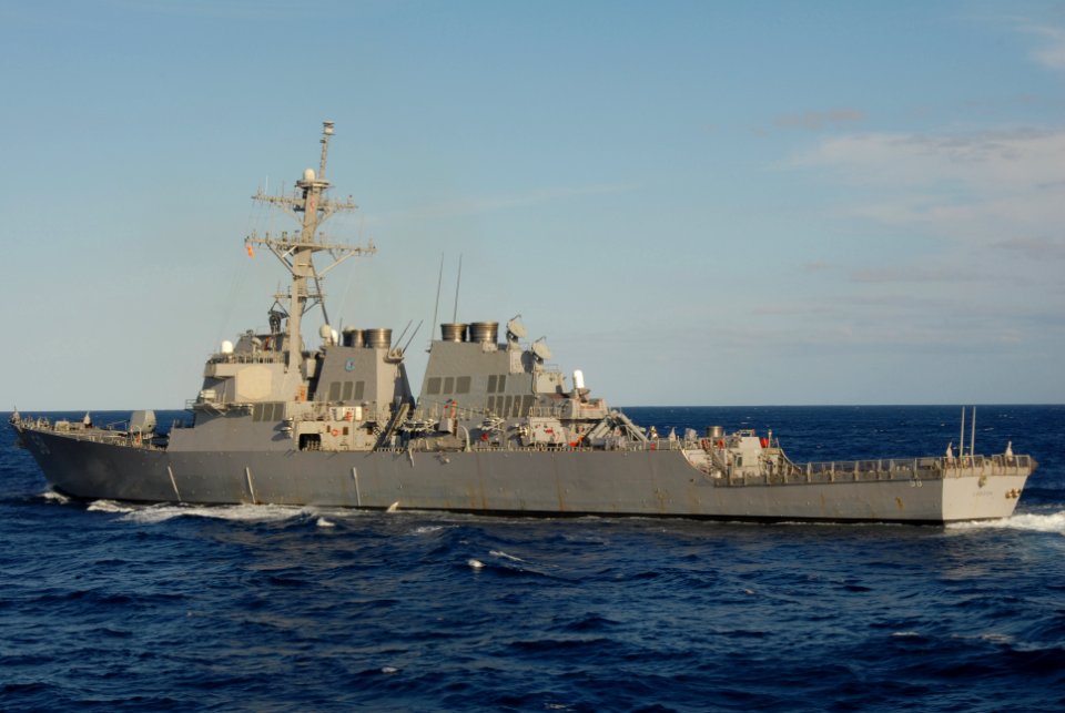 US Navy 070413-N-2735T-026 Guided missile destroyer USS Laboon (DDG 58) performs maneuvers in preparation for the Neptune Warrior training course