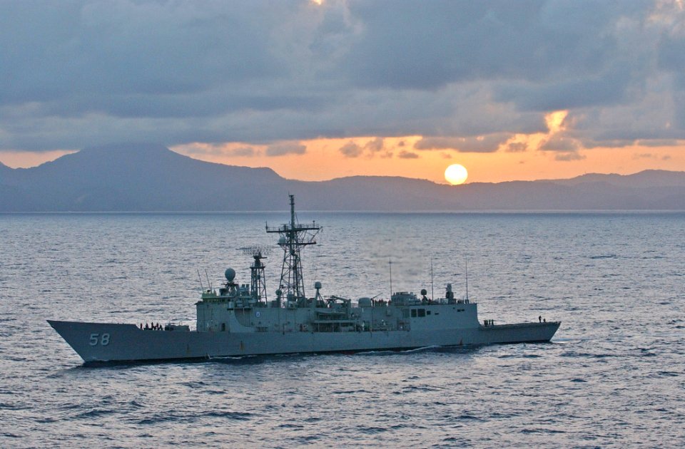 US Navy 070409-N-5459S-445 The Oliver Hazard Perry-class frigate USS Samuel B. Roberts (FFG 58) sails in the Caribbean during a PHOTOEX