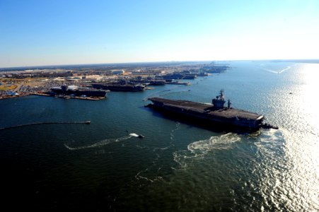 USS Dwight D. Eisenhower returns home. (8294522260)