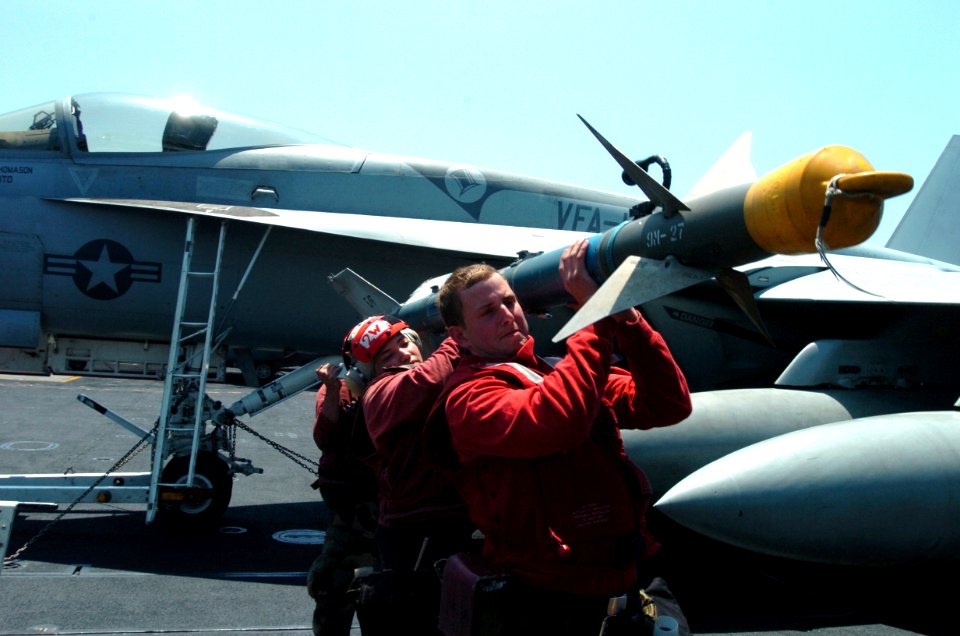 US Navy 070411-N-4420S-065 Aviation Ordnanceman 2nd Class Chris Walger, assigned to the Tophatters of Strike Fighter Squadron (VFA) 14 leads a group of Aviation Ordnancemen in down loading a Captive Air Training M