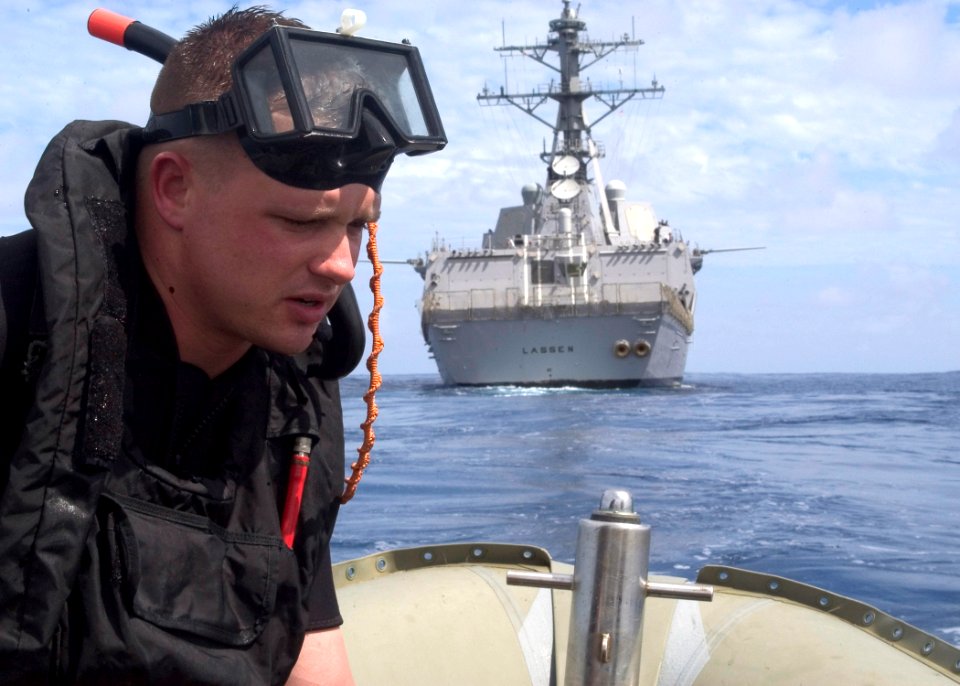 US Navy 070419-N-5253W-003 Boatswain's Mate 3rd Class Matthew Loeffler, a rescue swimmer aboard the Arleigh Burke-class guided-missile destroyer USS Lassen (DDG 82), prepares to recover a practice torpedo
