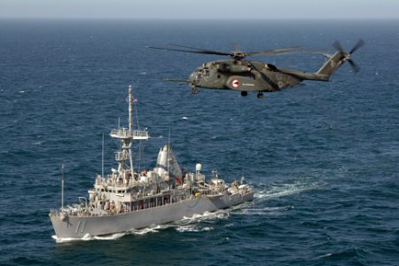 US Navy 070416-N-6501M-003 An MH-53E Sea Dragon assigned to Helicopter Mine Counter Measure Squadron (HM) 15 conducts a mine sweeping exercise with the Avenger-class mine countermeasure ship USS Gladiator (MCM 11)