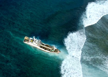 US Navy 070413-N-4790M-013 HS-10 rescues crew of stranded fishing vessel delivering aid to Solomon Islands