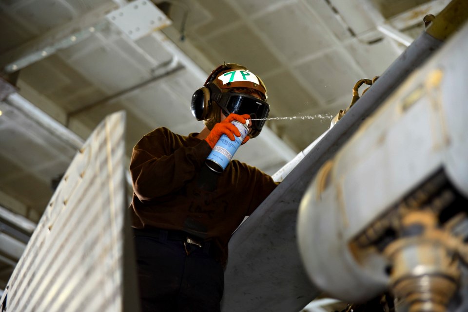 USS Dwight D. Eisenhower Deplooyment 161002-N-IE397-003