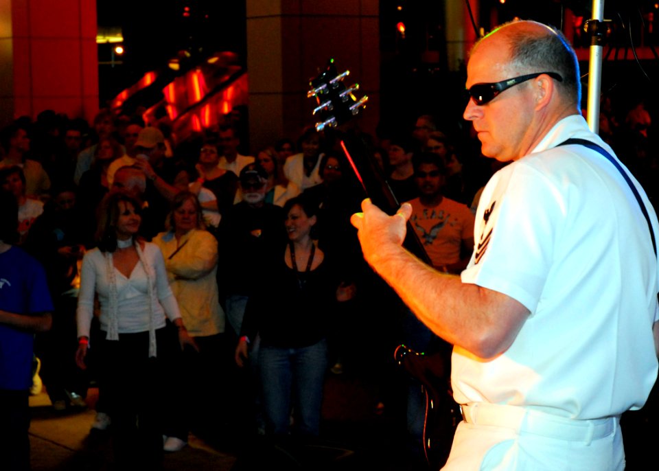 US Navy 070420-N-2903M-005 Musician 1st Class Larry DuFaux attached to Navy Band Mid-South Freedom plays to a downtown crowd at Louisville's Fourth Street Live