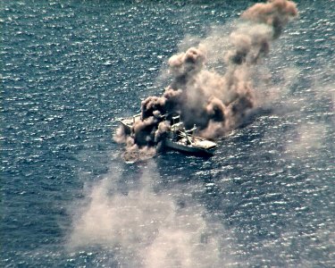 USS Durham (LKA-114) is sunk during exercise RIMPAC 2020, 30 August 2020 (200830-N-NO842-1001)