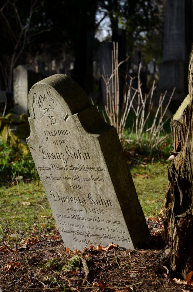 Graves jewish cemetery tomb