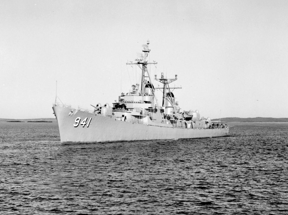 USS Du Pont (DD-941) underway on 17 May 1957