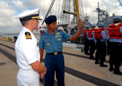 US Navy 070420-N-4965F-014 Cmdr. Rich Haidvogel, commanding officer USS Reuben James (FFG 57), speaks with the commanding officer of Indonesian naval training ship KRI Dewaruci on the pier of Naval Station Pearl Harbor