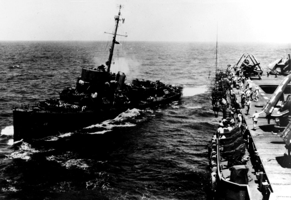 USS Donaldson (DE-44) alongside an escort carrier, circa in 1945 (NH 79823)