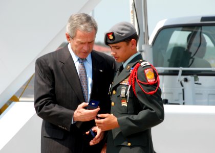 US Navy 070501-N-5783F-008 President George W. Bush presents Daniel Middaugh the President's Volunteer Service Award upon arrival to MacDill Air Force Base