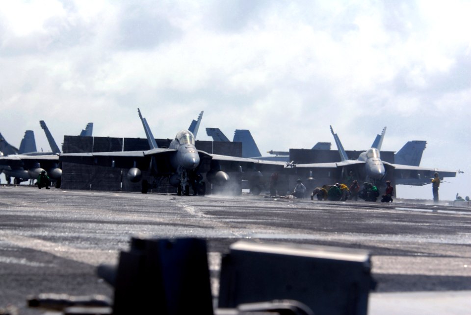 US Navy 070426-N-5484G-015 An F-A-18E Super Hornet assigned to the Tophatters of Strike Fighter Squadron (VFA) 14 and an F-A-18C Hornet assigned to the Sunliners of Strike Fighter Squadron (VFA) 81 prepare for launch