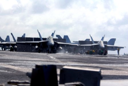 US Navy 070426-N-5484G-015 An F-A-18E Super Hornet assigned to the Tophatters of Strike Fighter Squadron (VFA) 14 and an F-A-18C Hornet assigned to the Sunliners of Strike Fighter Squadron (VFA) 81 prepare for launch