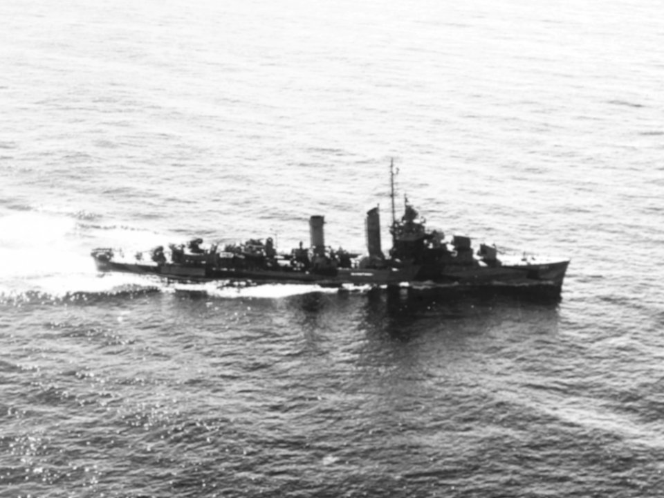 USS Dunlap (DD-384) underway in the Pacific on 3 September 1944