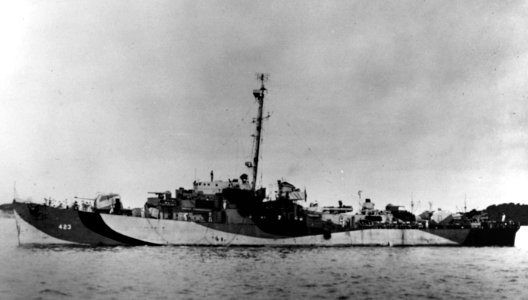 USS Dufilho (DE-423) in 1944 (NH 79838)