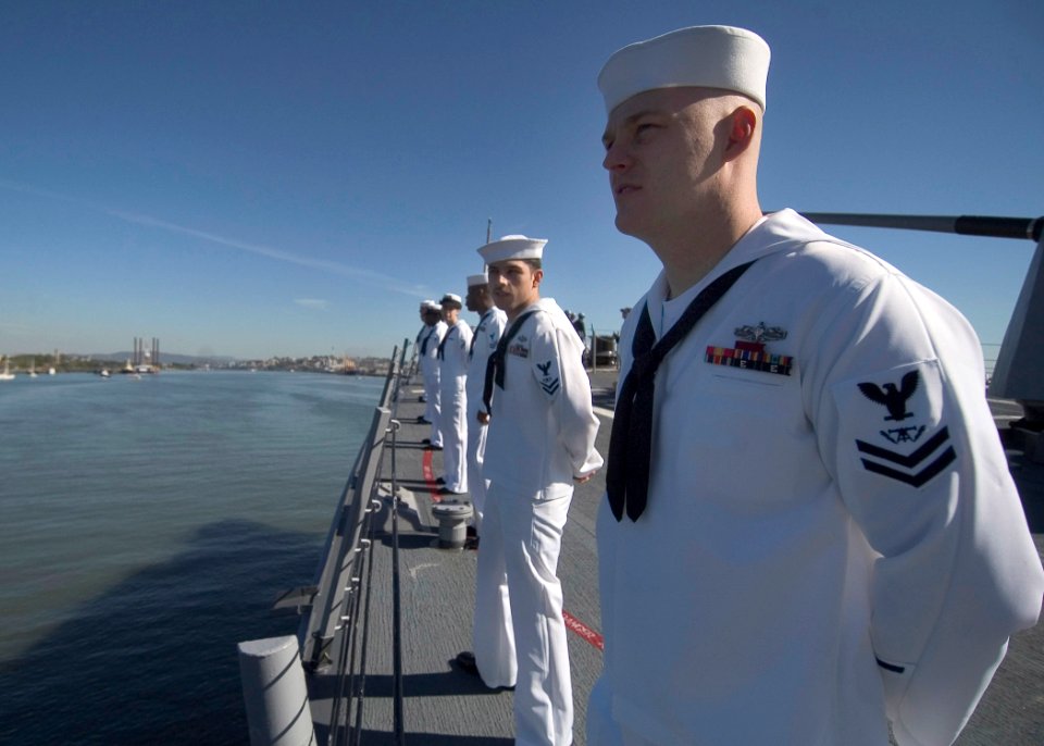 US Navy 070503-N-5253W-001 Fire Controlman 2nd Class Kenneth Queen and other Sailors man the rails aboard USS Lassen (DDG 82) while pulling into Brisbane
