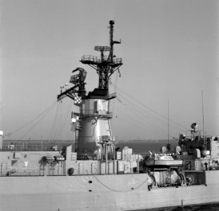 USS Donald B. Beary (FF-1085) midships