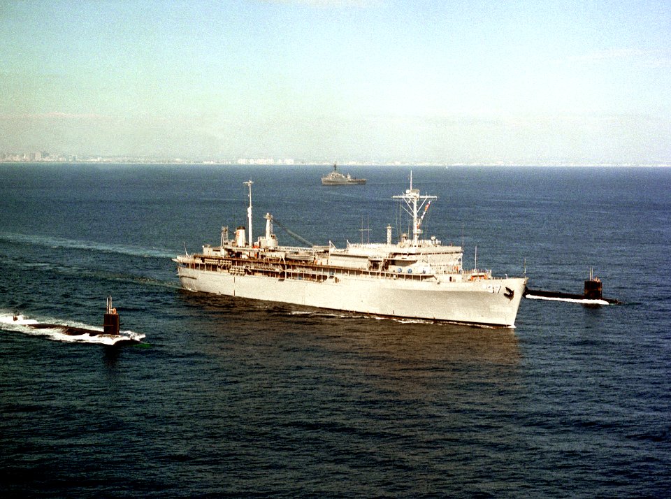 USS Dixon (AS-37) departs San Diego with USS Gurnard (SSN-662) and USS Guitarro (SSN-665) on 17 September 1990 (6464588)