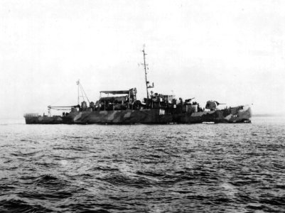 USS Diachenko (APD-123) underway on 17 December 1944 (7575296)