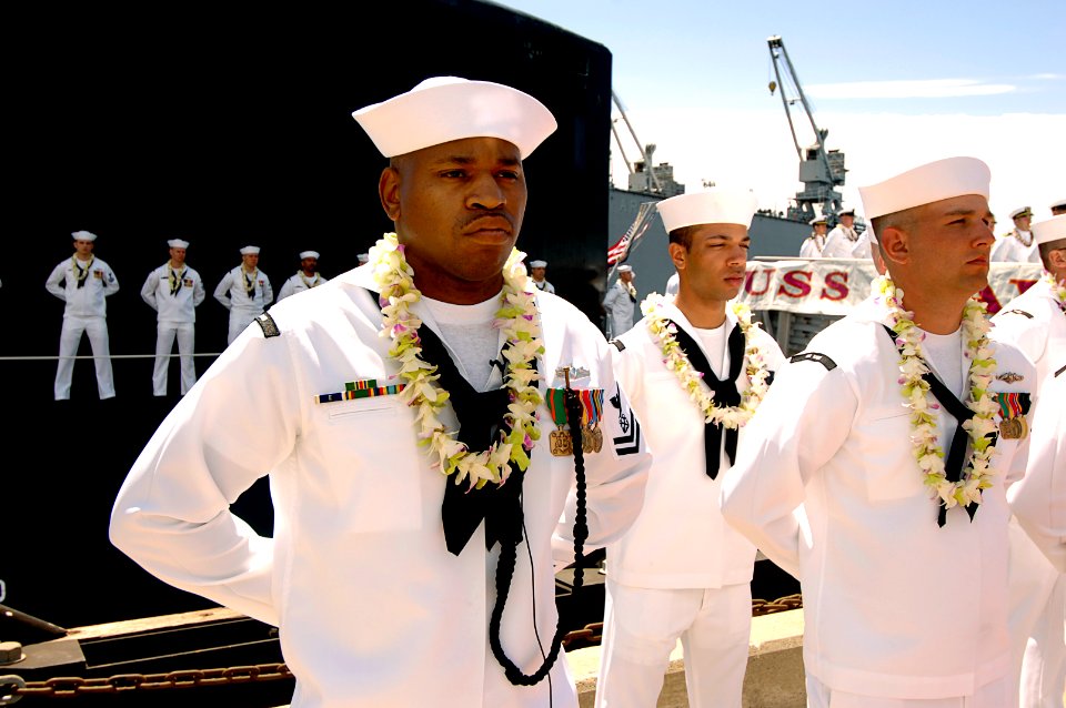 US Navy 070505-N-3642E-626 Sailors man the ship and officially bring the newest Virginia-class nuclear attack submarine USS Hawaii (SSN 776)