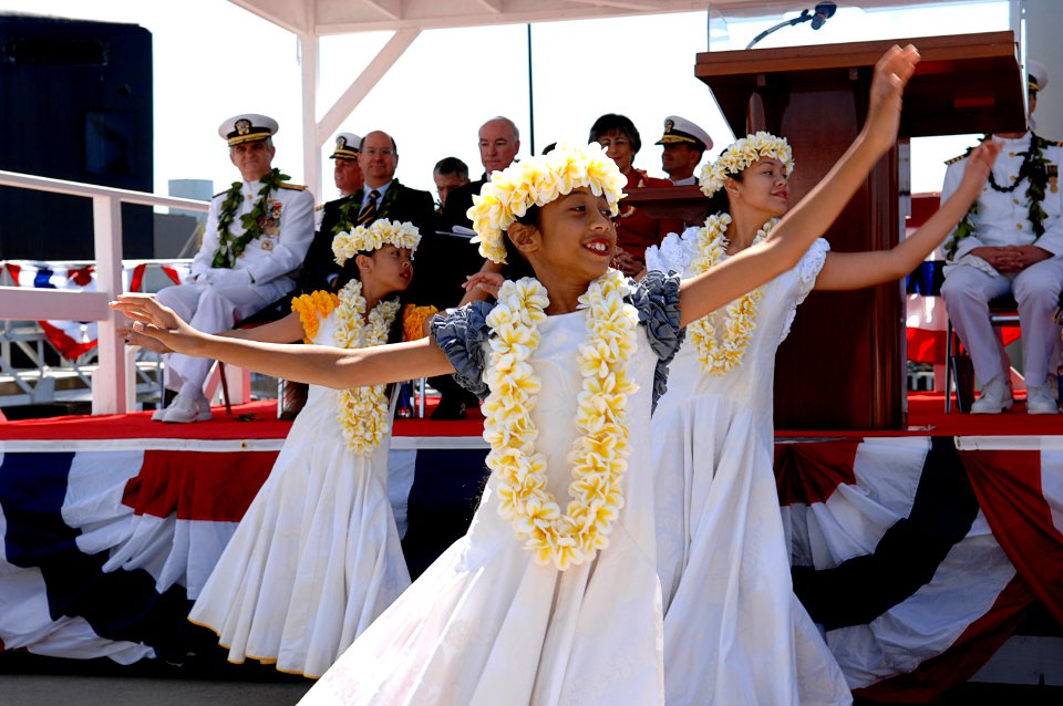 US Navy 070505-N-3642E-261 Hawaiian dancers perform the Hula during the commissioning of Virginia-class fast attack submarine USS Hawaii (SSN 776)