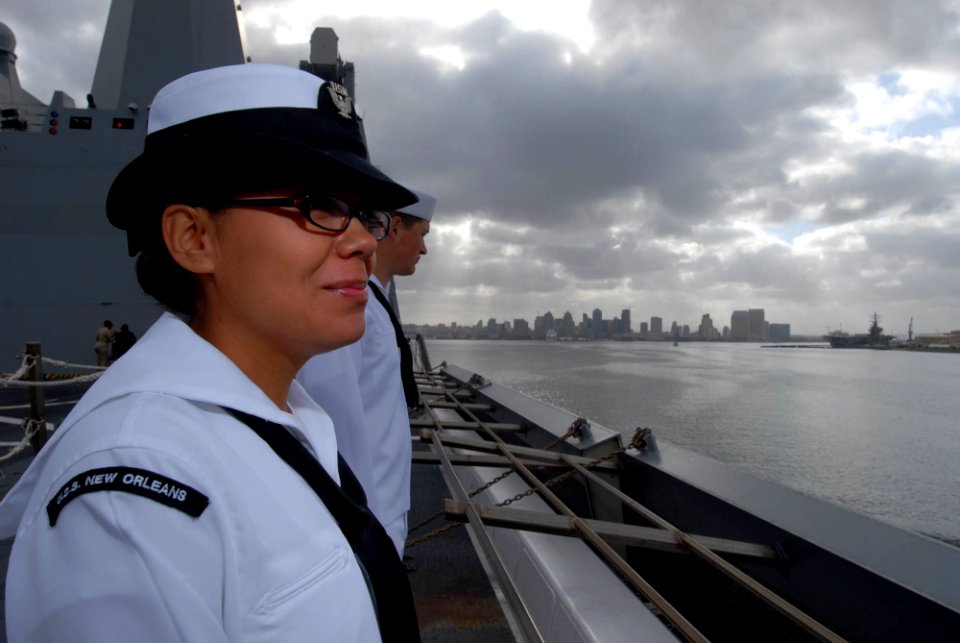 US Navy 070503-N-8273J-027 Sailors man the rails as USS New Orleans (LPD 18) navigates through San Diego harbor as she prepares to arrive in her new homeport at Naval Base San Diego