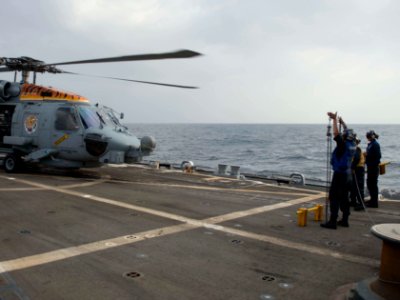 USS Dewey flight operations 150121-N-KB426-059