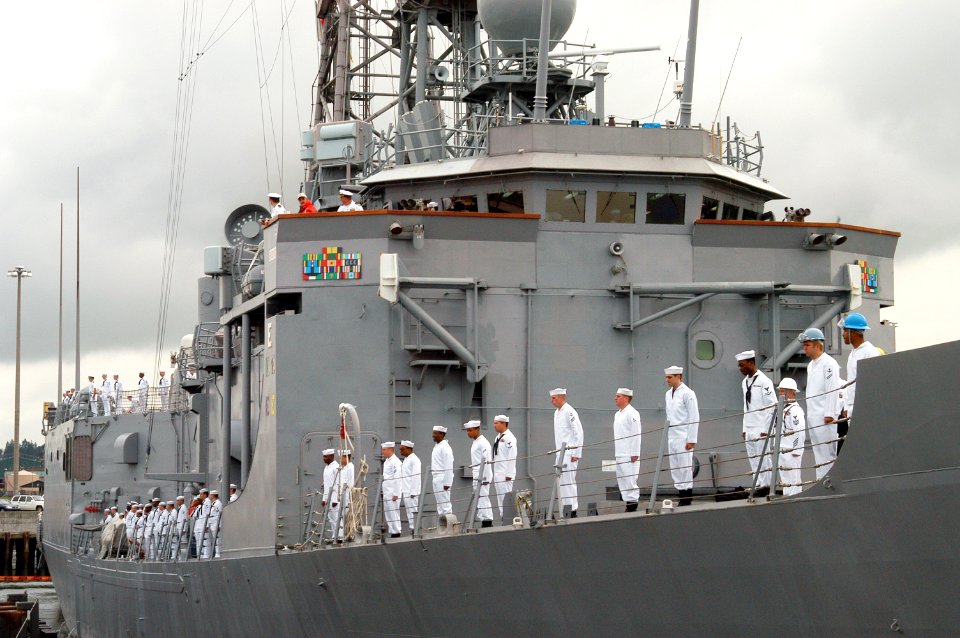US Navy 070504-N-3390M-001 Sailors stationed aboard the Oliver Hazard Perry-class frigate USS Ford (FFG 54) man the rails as the ship pulls away from the pier at Naval Station Everett