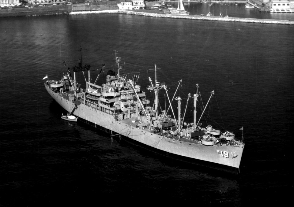 USS Diamond Head (AE-19) anchored off Naples, Italy, on 20 October 1960 (USN 1050684)