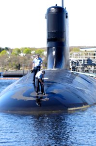 US Navy 070504-N-8467N-003 Sailors assigned to Virginia-class fast-attack submarine PCU Hawaii (SSN 776) paint the submarine while moored at Submarine Base New London photo