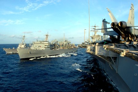 US Navy 070505-N-0890S-048 Gast combat support ship USNS Rainier (T-AOE 7) conducts a replenishment at sea (RAS) with nuclear-powered aircraft carrier USS Nimitz (CVN 68) and guided missile destroyer USS Chafee (DDG 90)