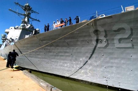 US Navy 070503-N-5253W-006 Line handlers from the Arleigh Burke-class guided-missile destroyer USS Lassen (DDG 82) secure the forward mooring lines photo